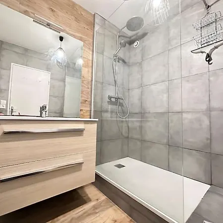 Henri/ 3 Vue Sur Le Canal Et La Basilique *