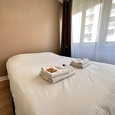 Henri/ 3 Vue Sur Le Canal Et La Basilique *